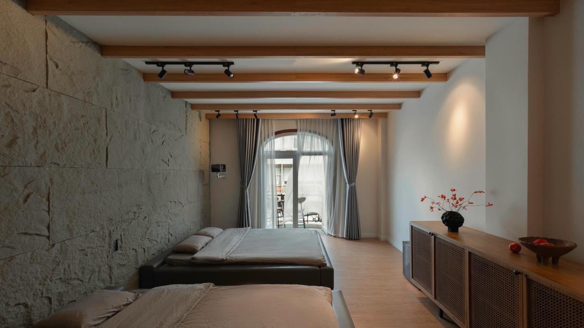 Zeus Living -