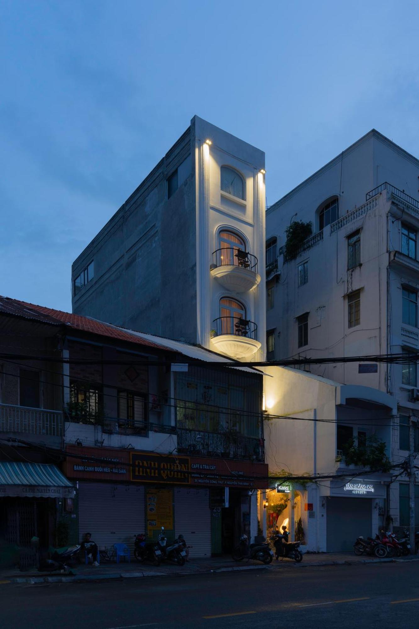 Khách sạn hẻo lánh Zeus Living - TP. Hồ Chí Minh
