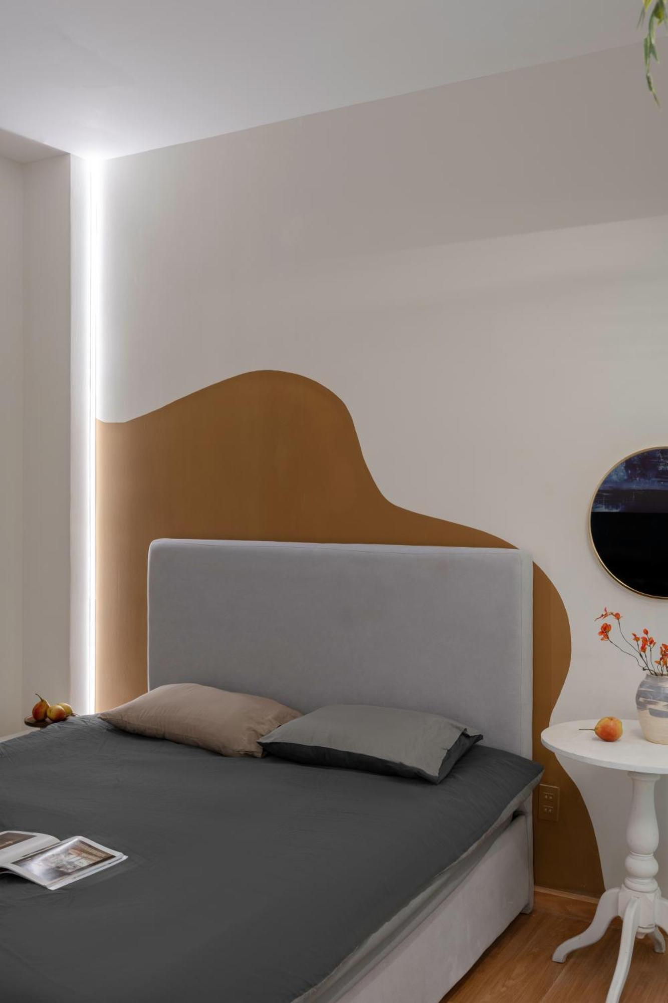 Zeus Living - *