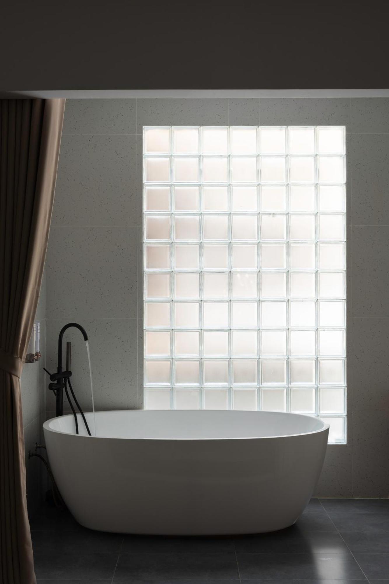 Khách sạn hẻo lánh Zeus Living -