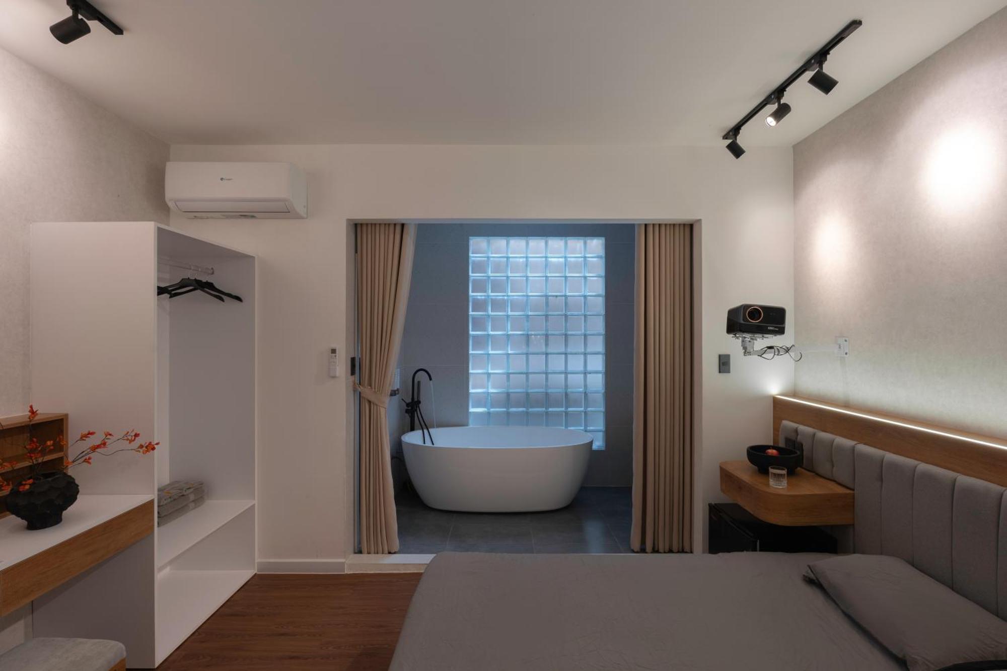 Khách sạn hẻo lánh Zeus Living - *