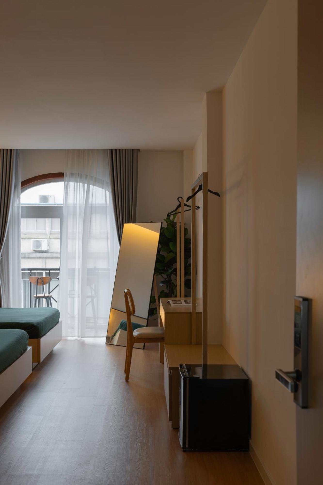Khách sạn hẻo lánh Zeus Living - TP. Hồ Chí Minh