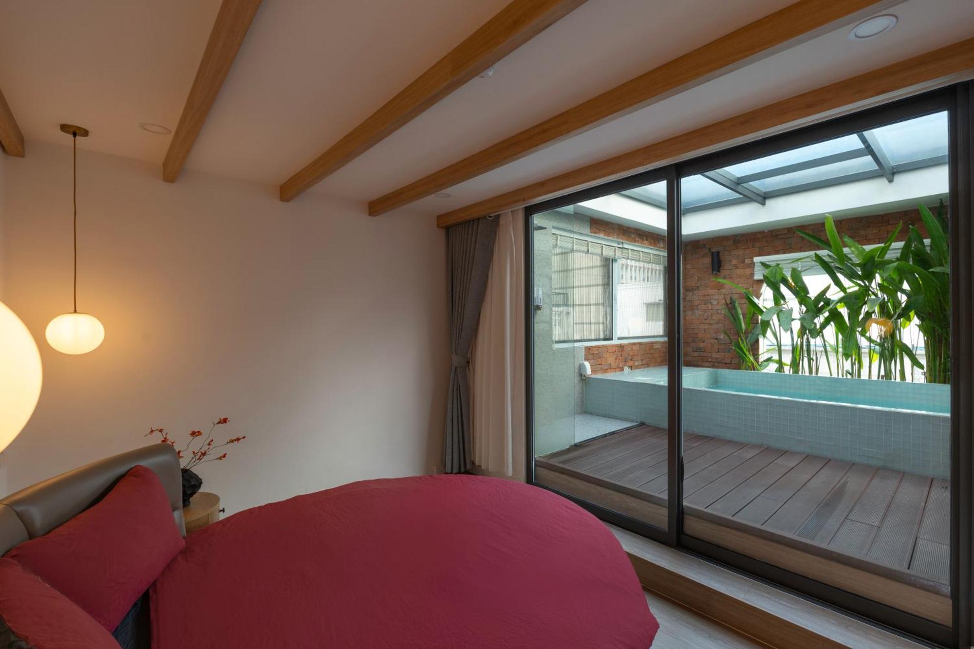 Zeus Living -
