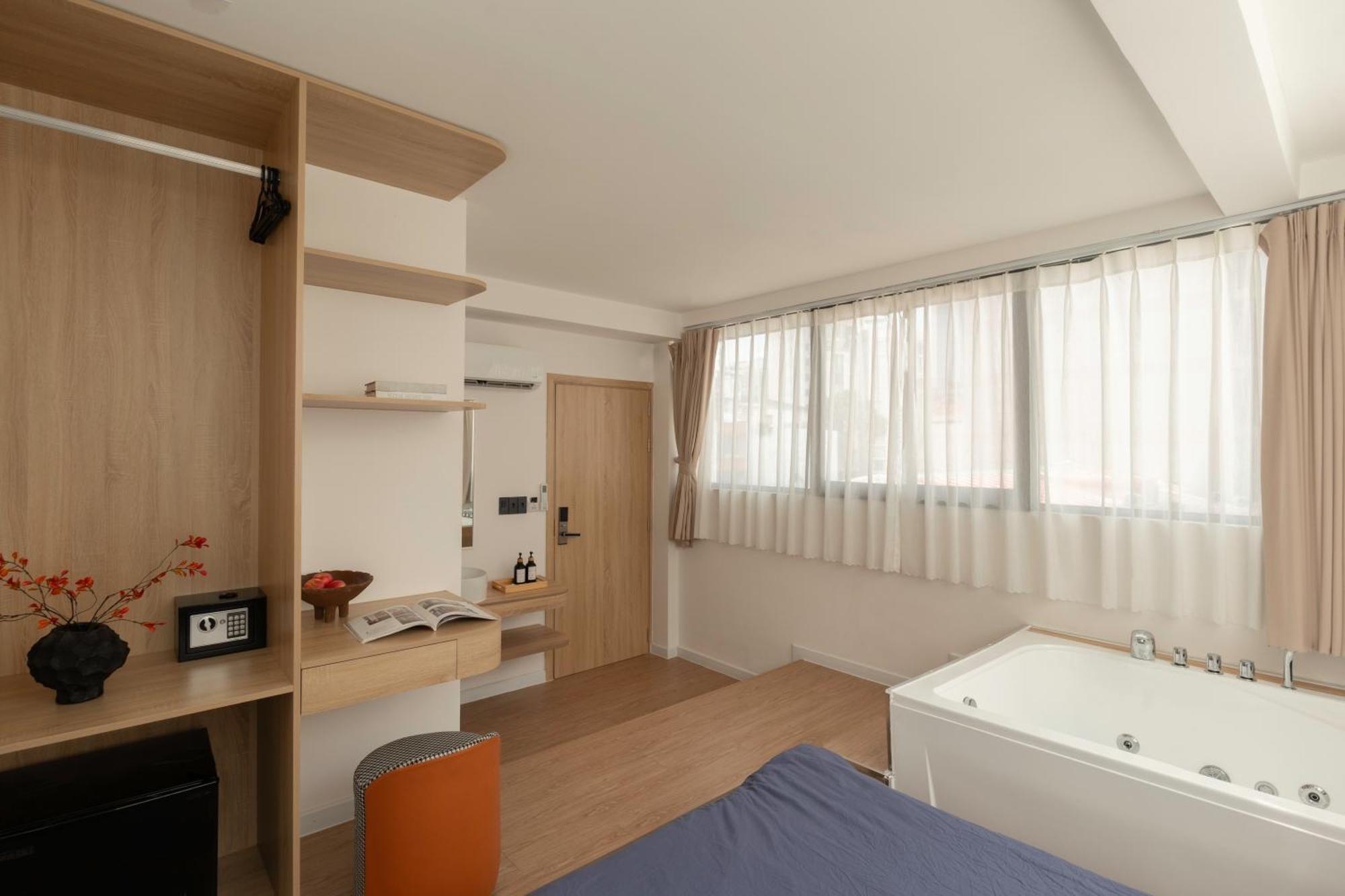 Zeus Living -