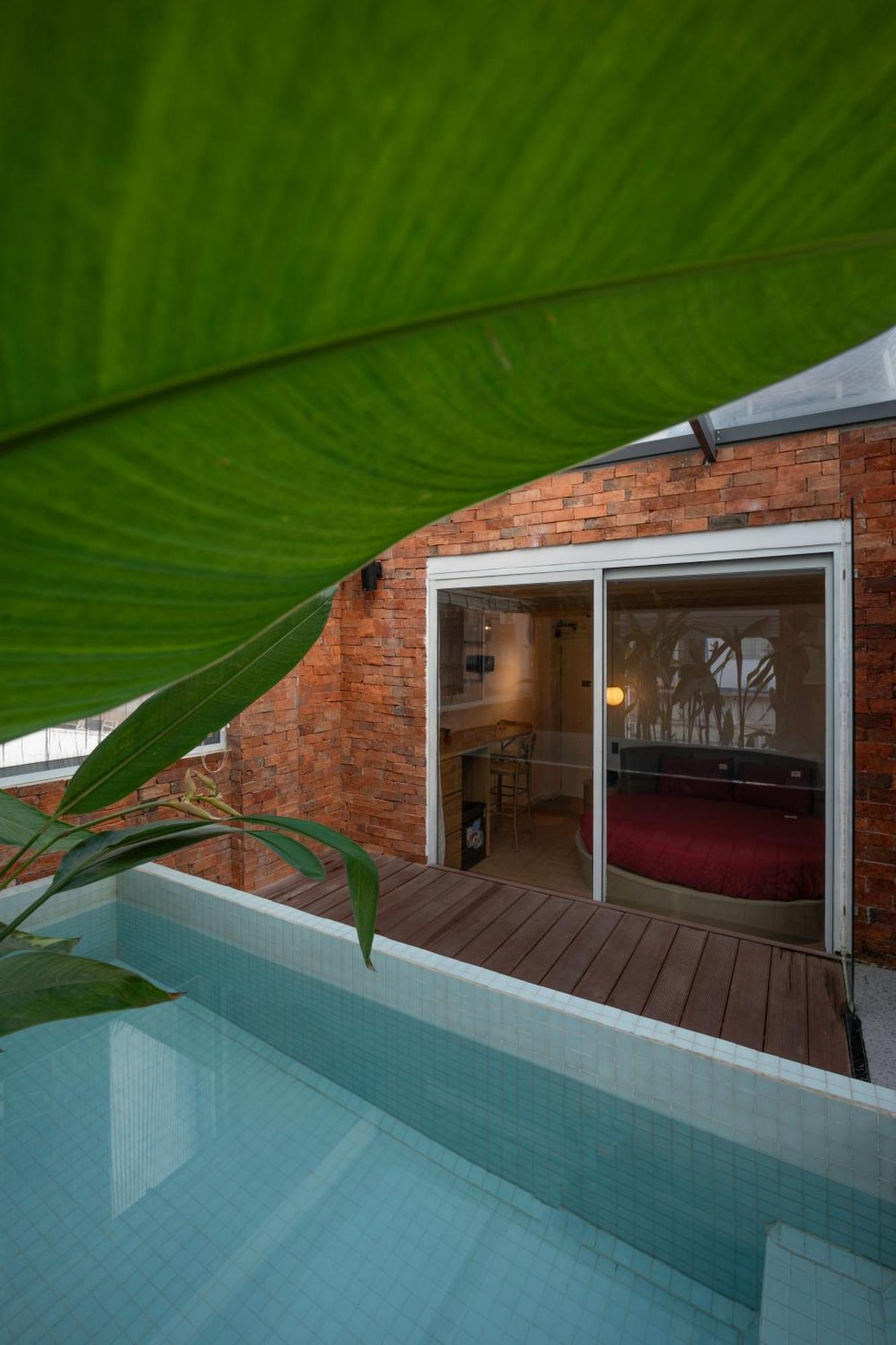 Khách sạn hẻo lánh Zeus Living -